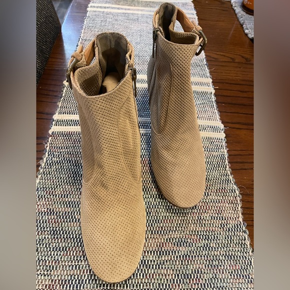 Aquatalia Shoes - Aquatalia Suede Leather Tan Bootie Size 10